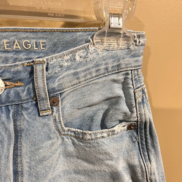 American Eagle Outfitters Distressed MOM STRAIGHT JEAN Size 00 - Picture 10 of 14